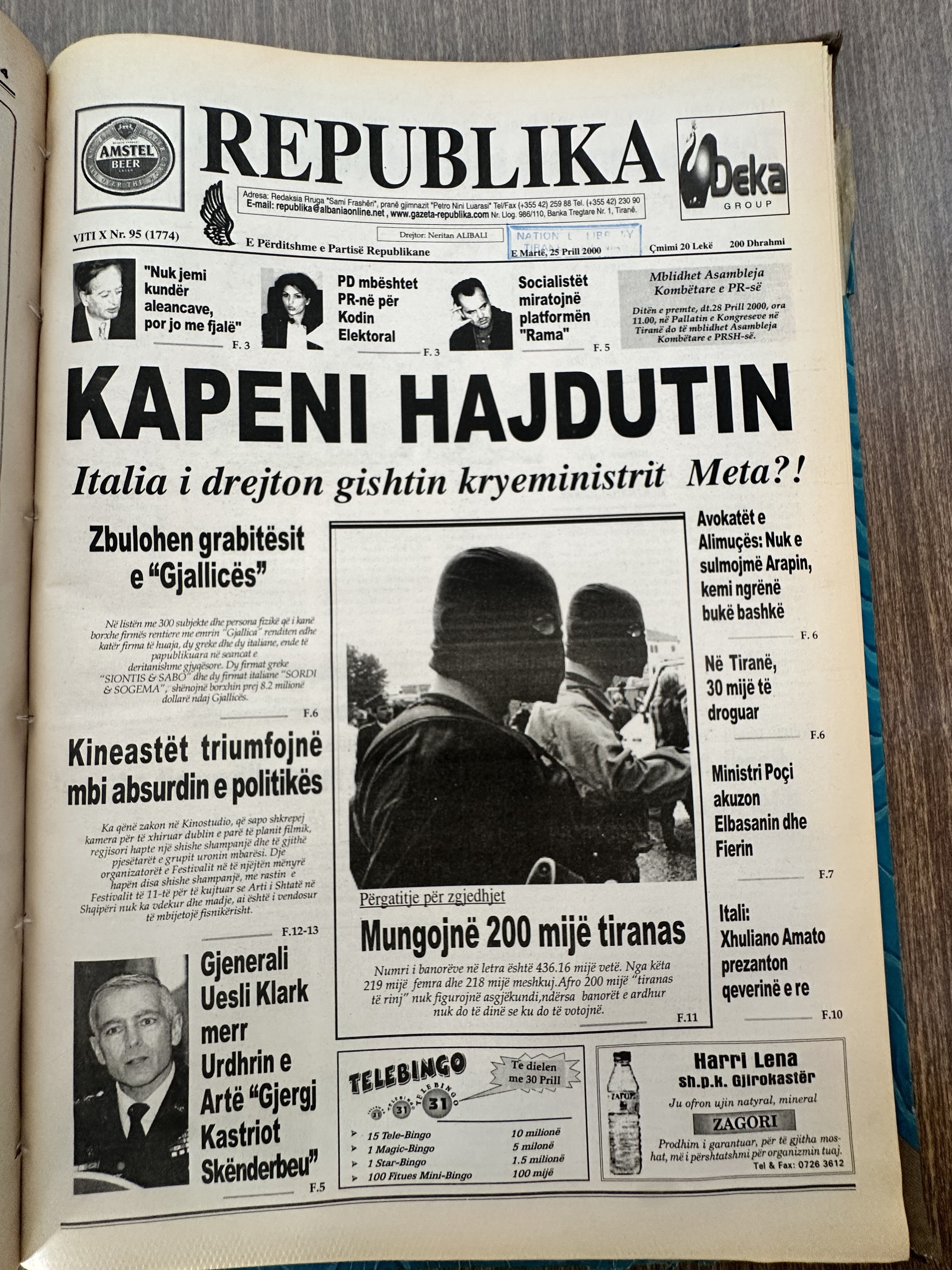 Republika 2000-04-25