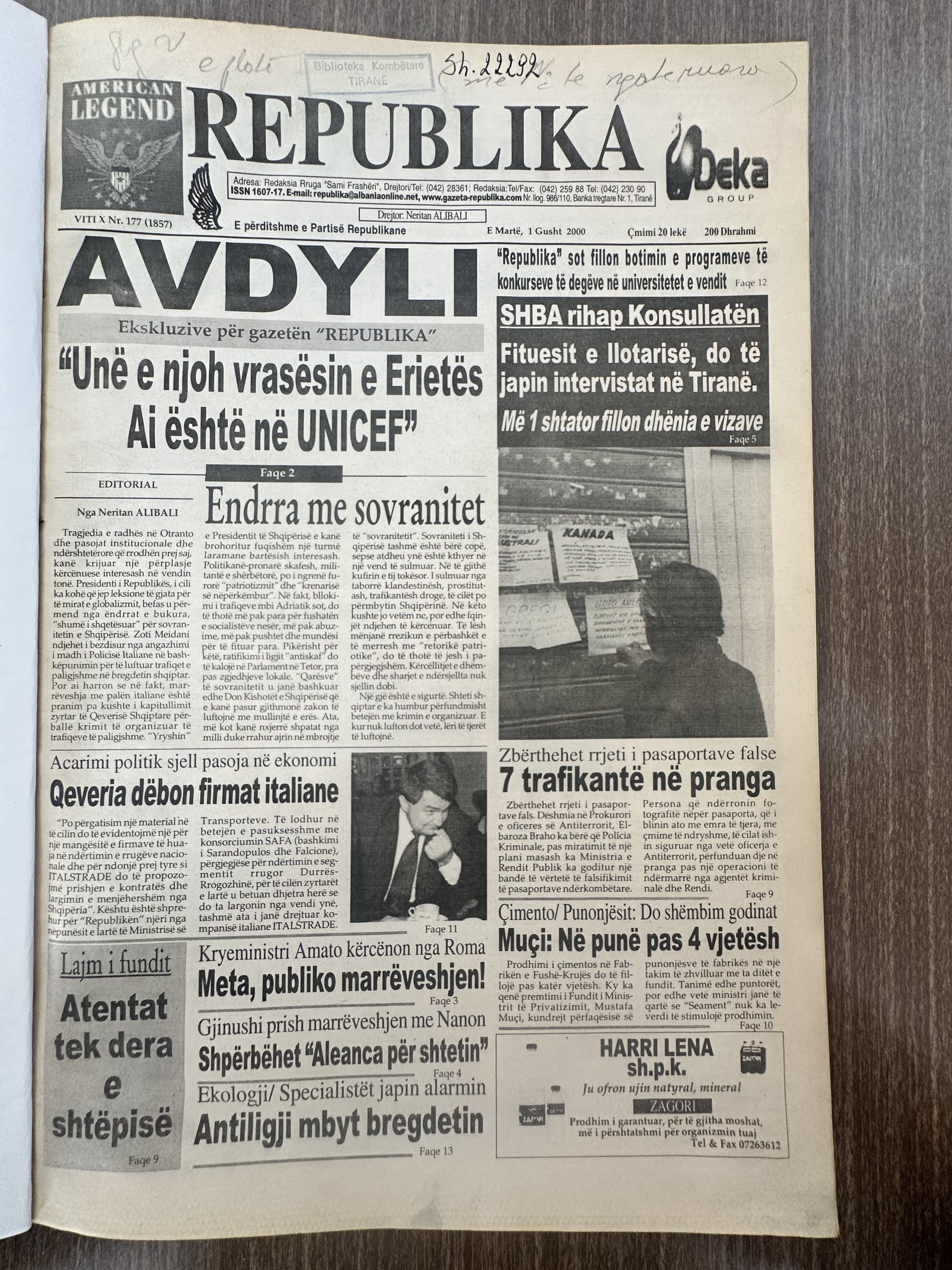 Republika 2000-08-01