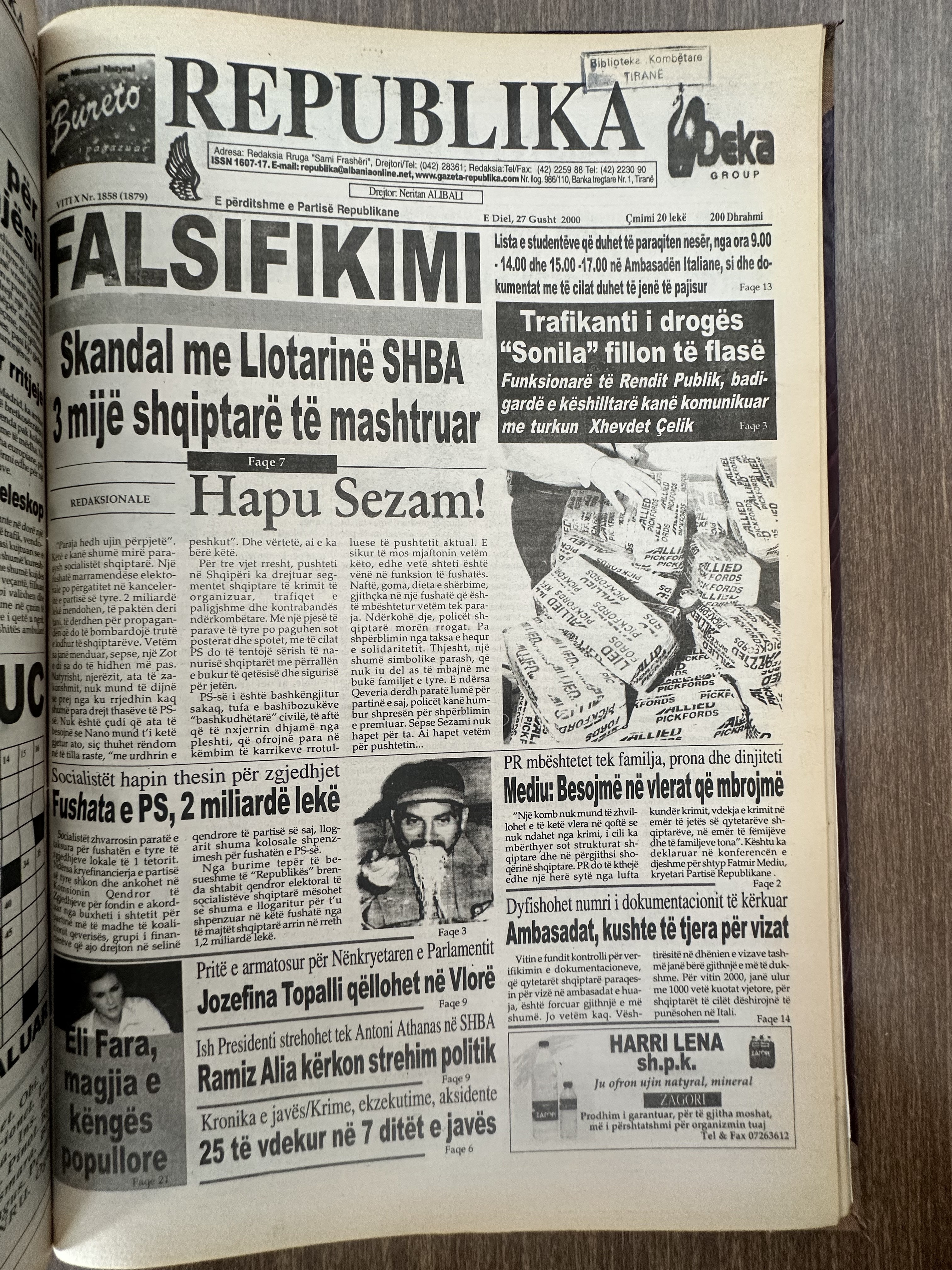 Republika 2000-08-27