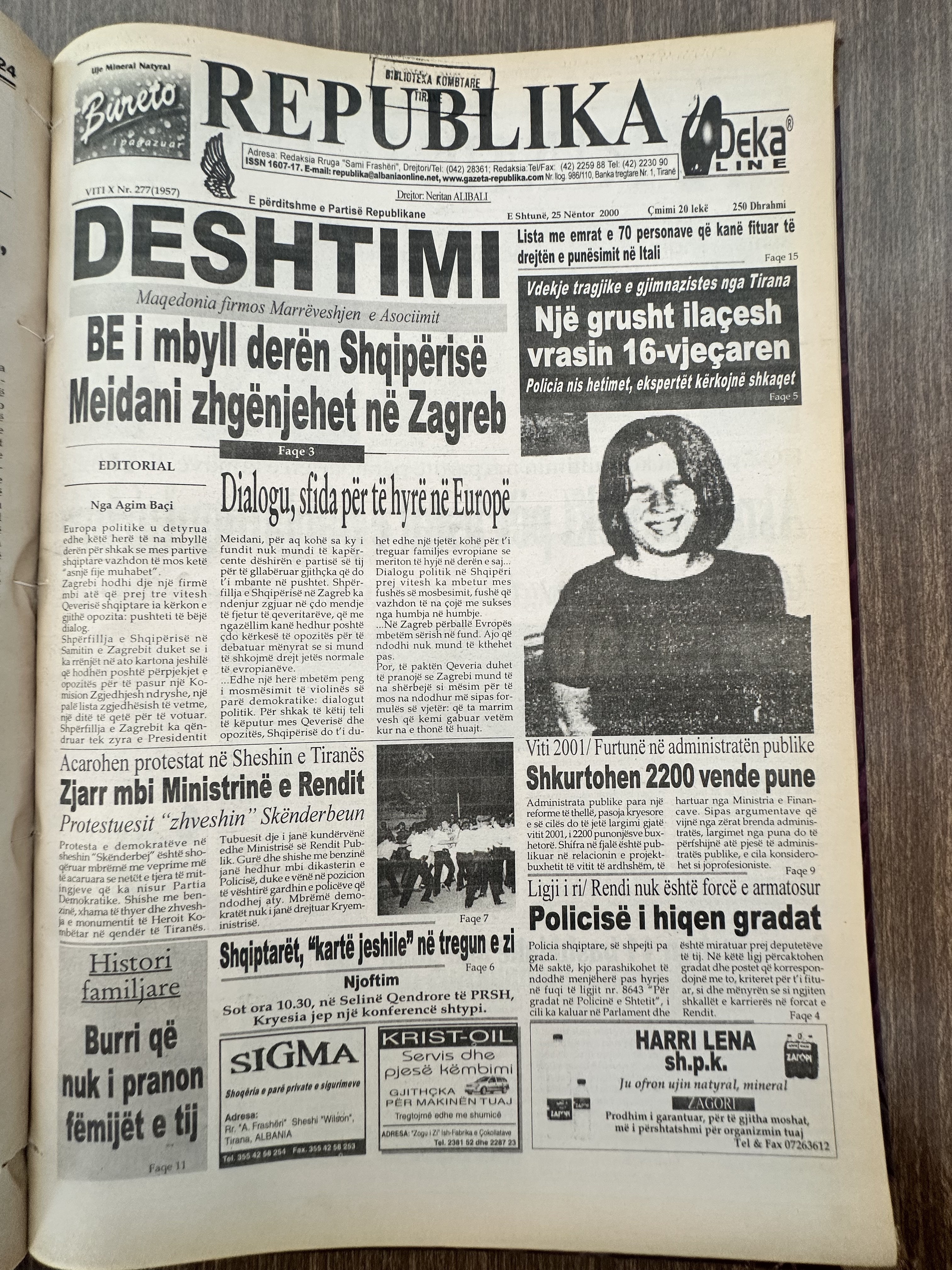 Republika 2000-11-25