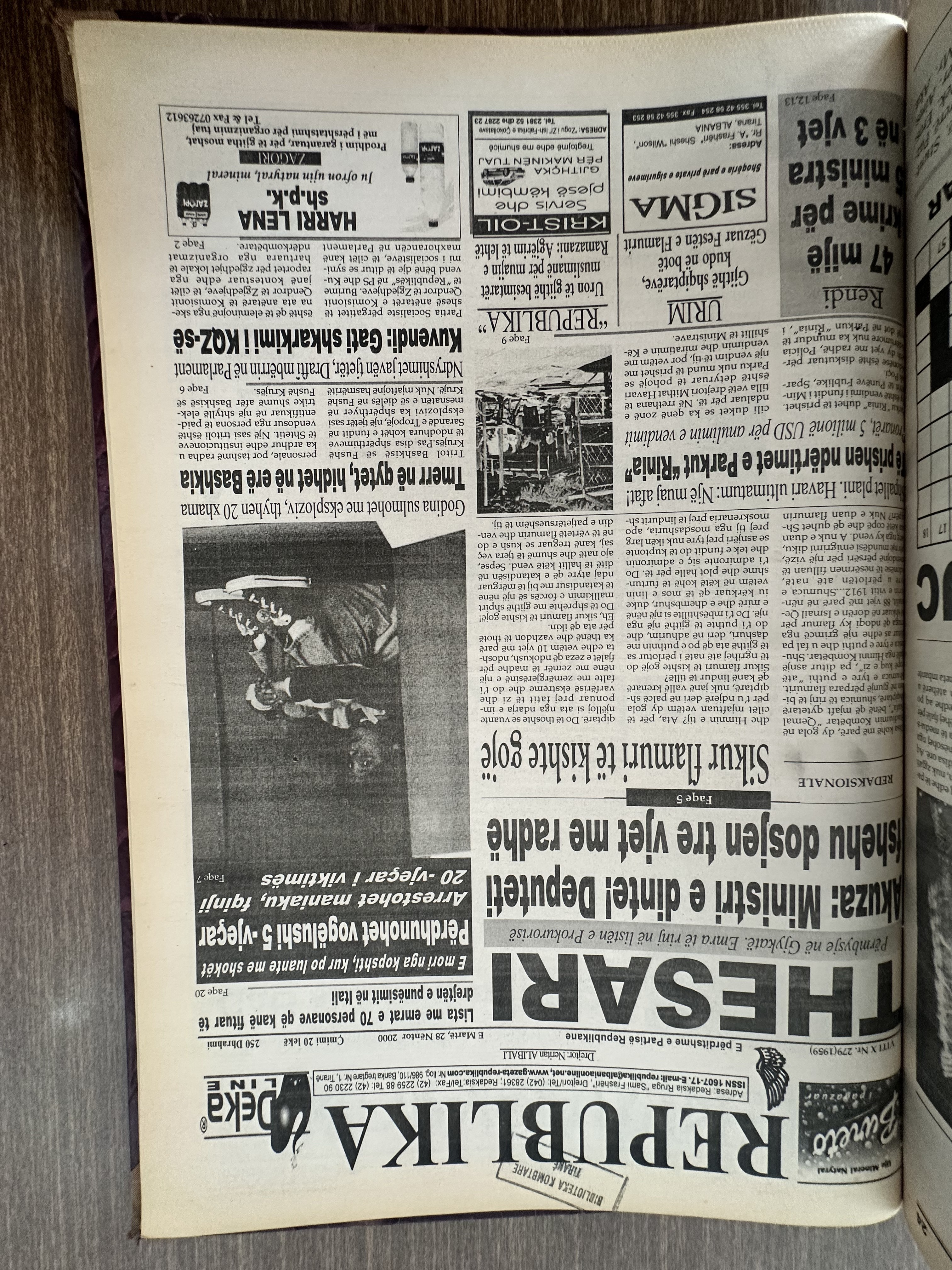 Republika 2000-11-28