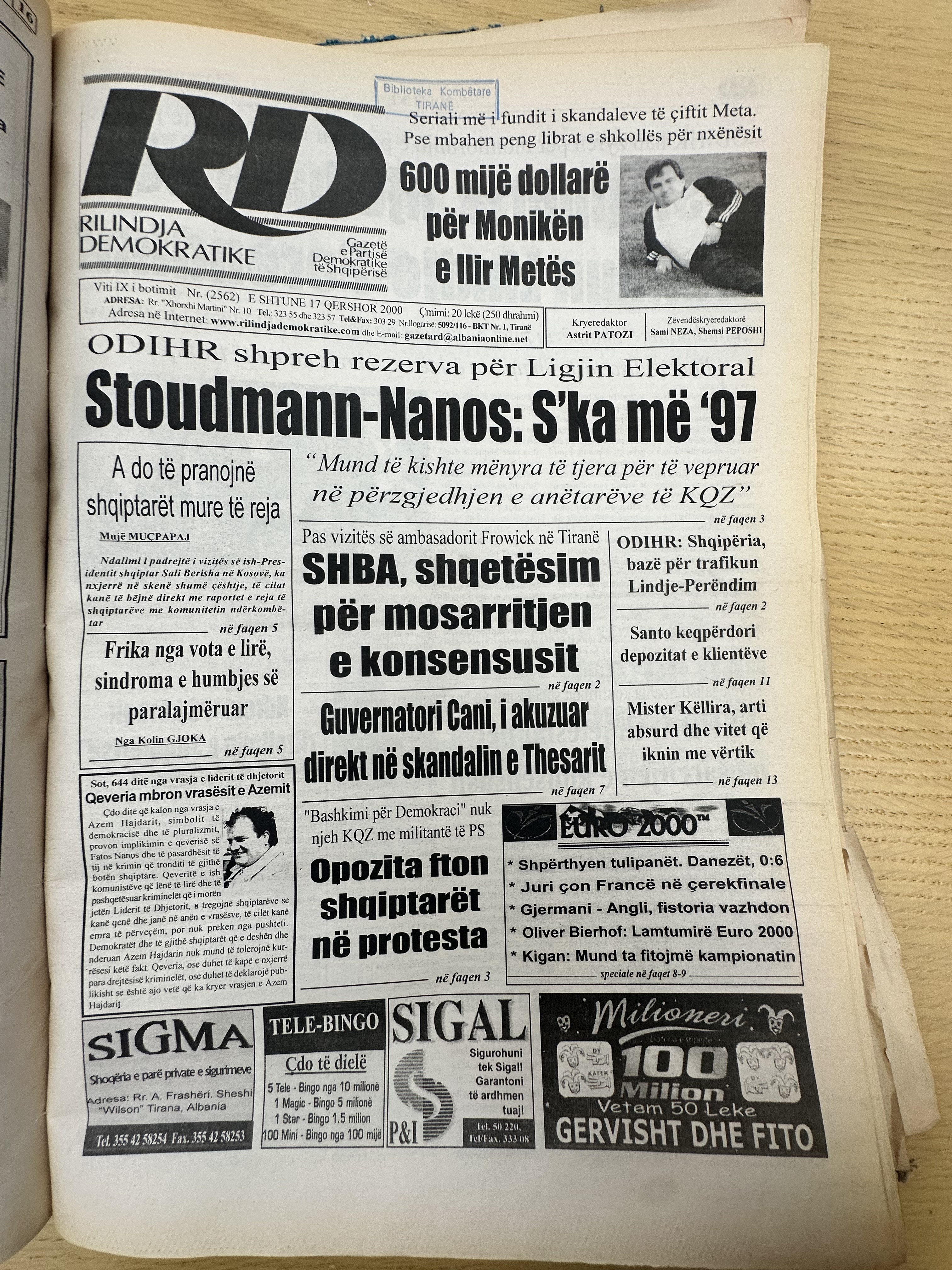 Rilindja Demokratike 2000-12-25